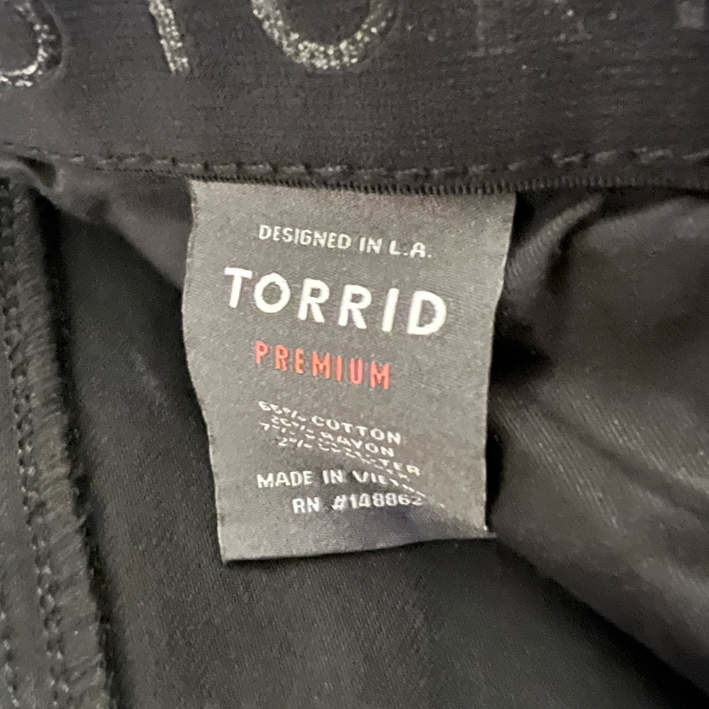 Pre-LOVED Torrid premium sky high skinny crop jeans. Size 16. EUC. - Picture 4 of 10